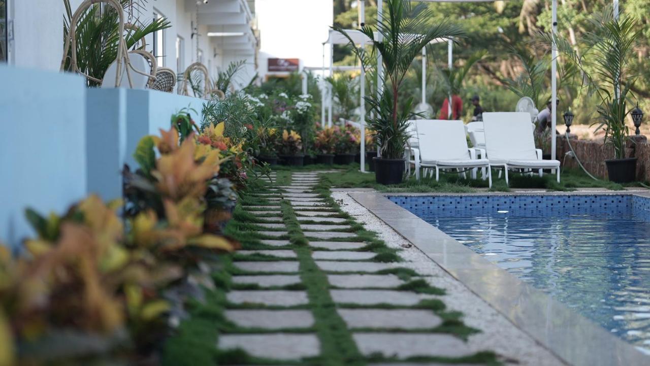 Whiteflower Resort Morjim Exterior photo