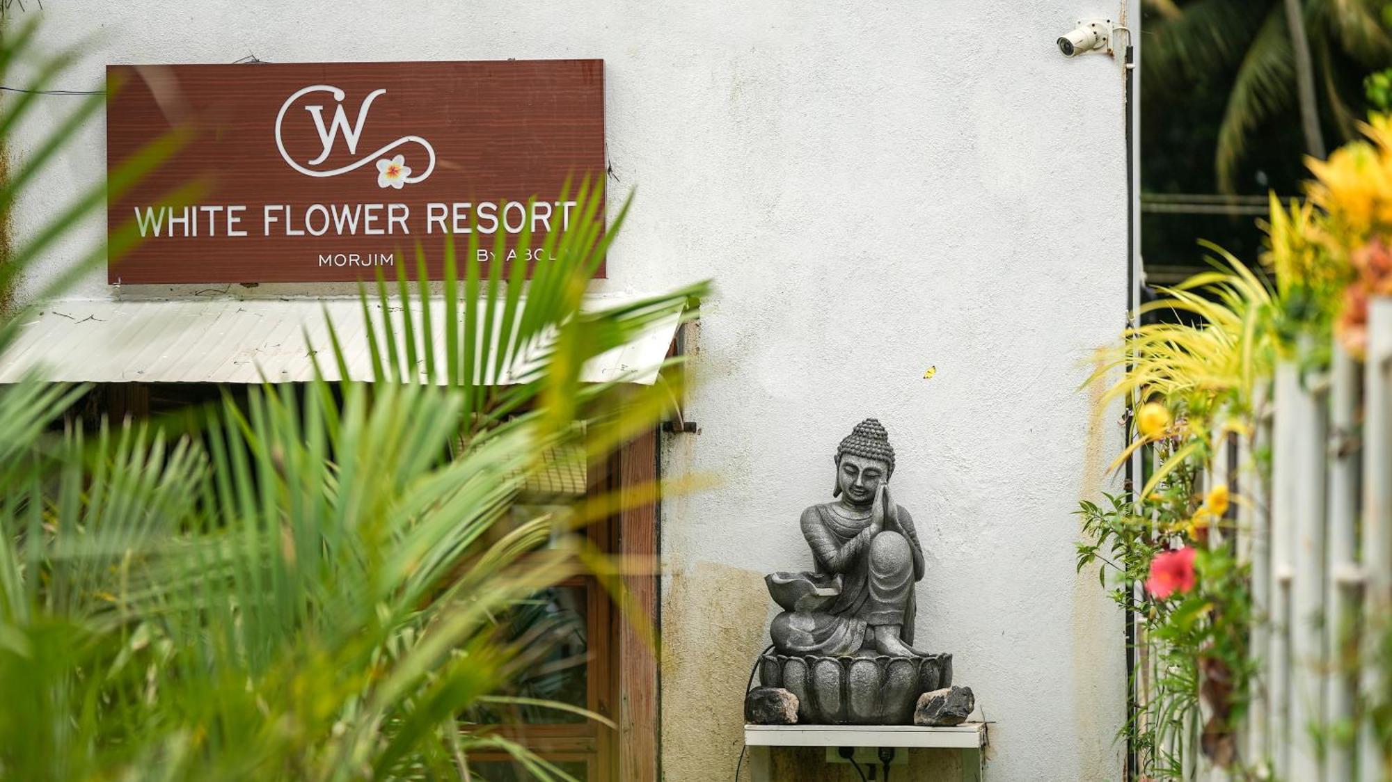 Whiteflower Resort Morjim Exterior photo