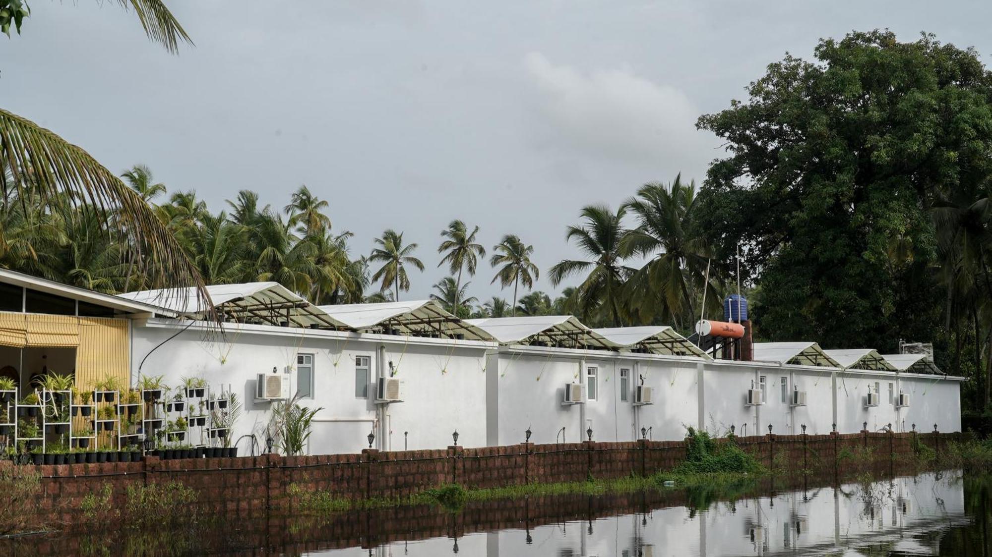 Whiteflower Resort Morjim Exterior photo