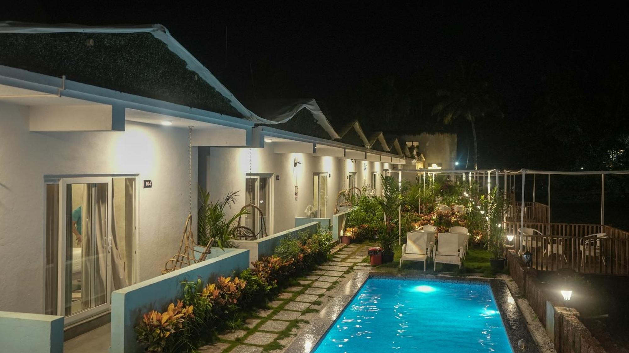 Whiteflower Resort Morjim Exterior photo