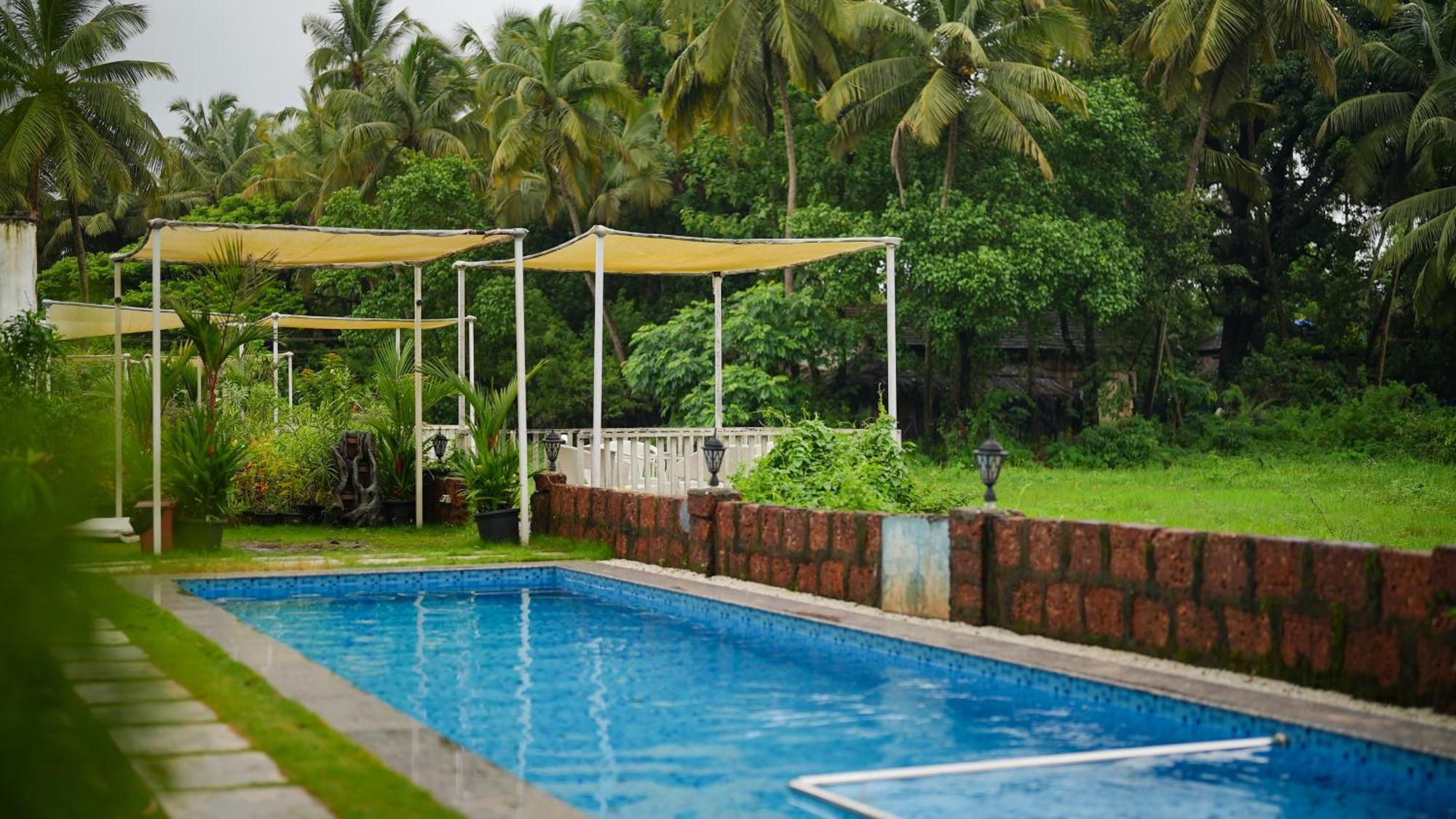 Whiteflower Resort Morjim Exterior photo